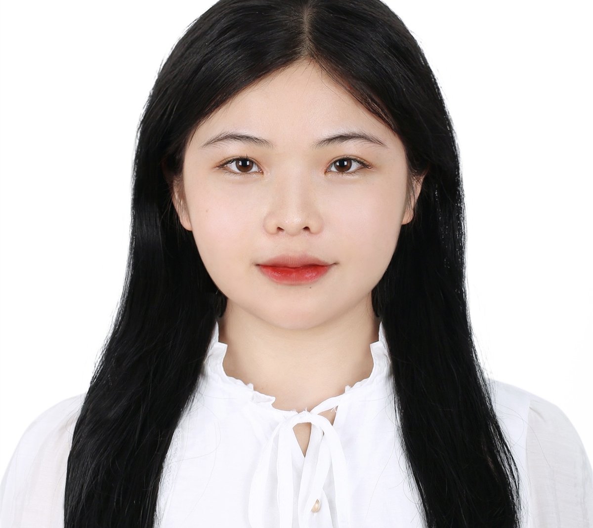 Hương Trịnh, HLV Dinh dưỡng và Tập Luyện, áo trắng, nhìn thẳng